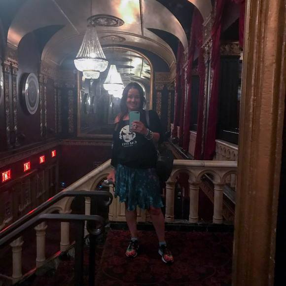 Meet your Posher, Lauren - Picture 2 of 3